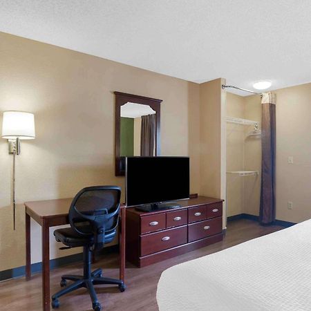 Suburban Studios Columbus Bradley Park Esterno foto