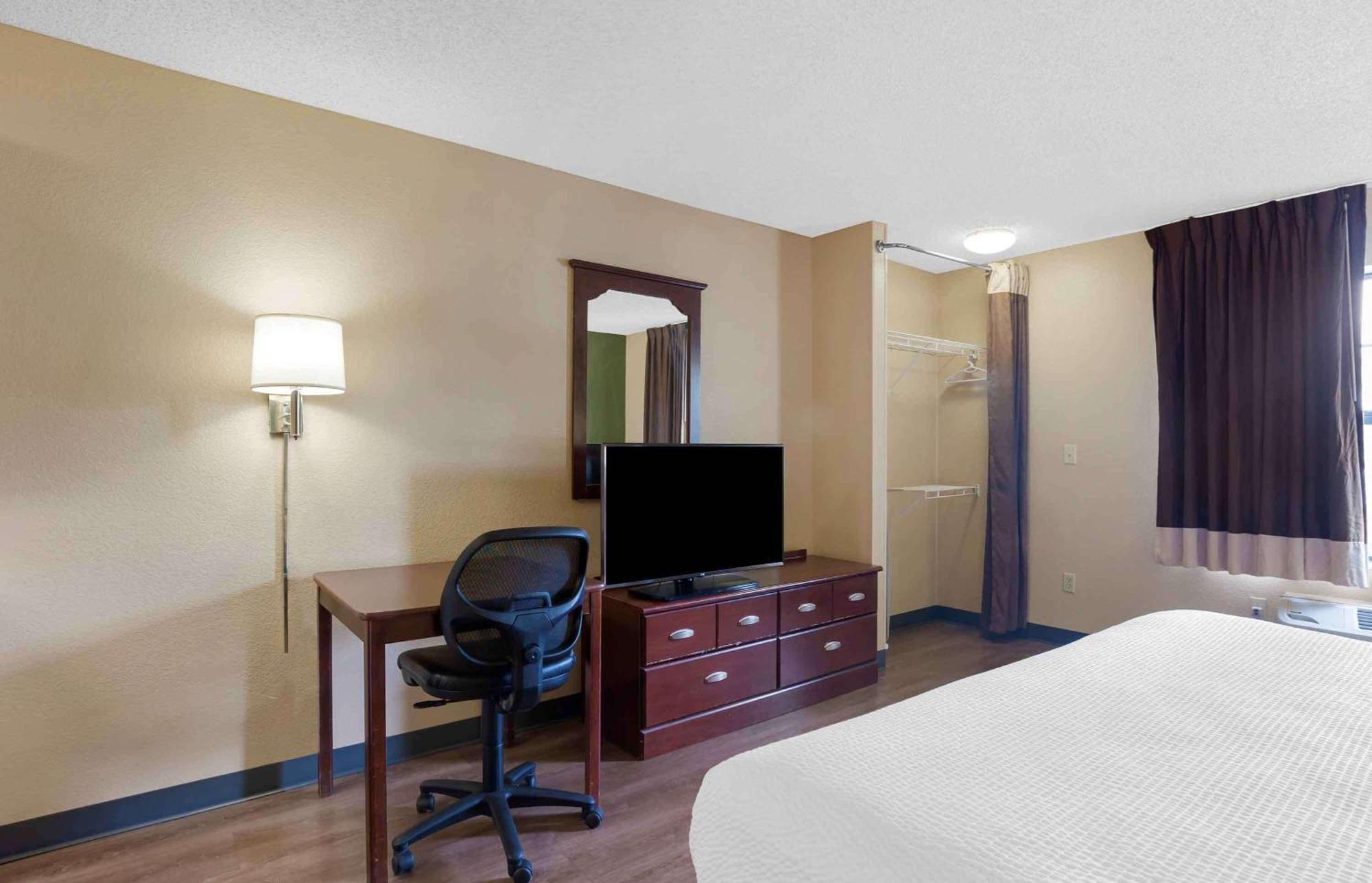 Suburban Studios Columbus Bradley Park Esterno foto