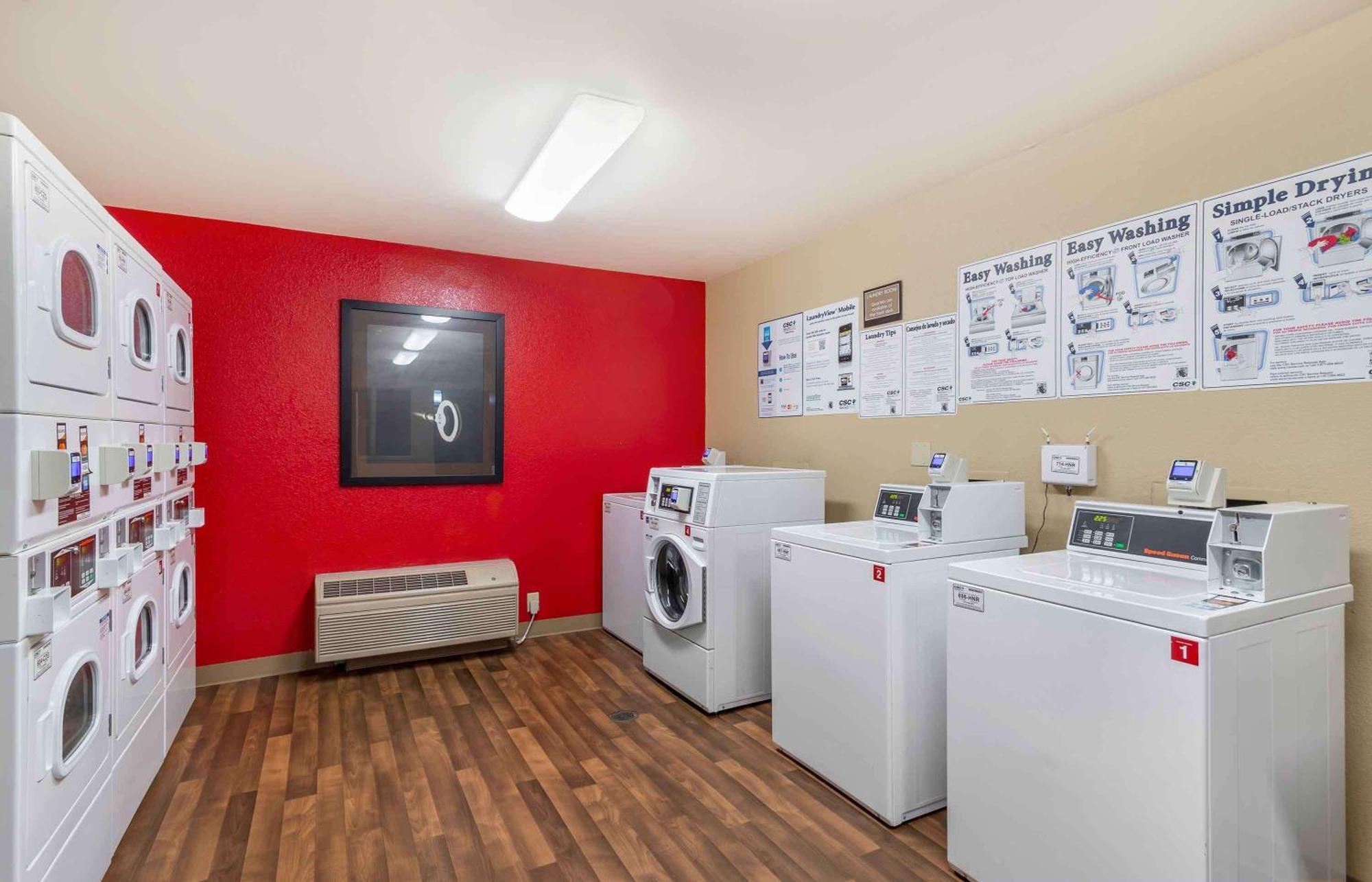 Suburban Studios Columbus Bradley Park Esterno foto
