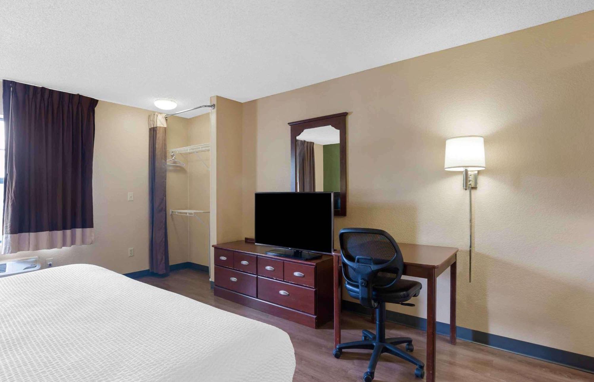 Suburban Studios Columbus Bradley Park Esterno foto