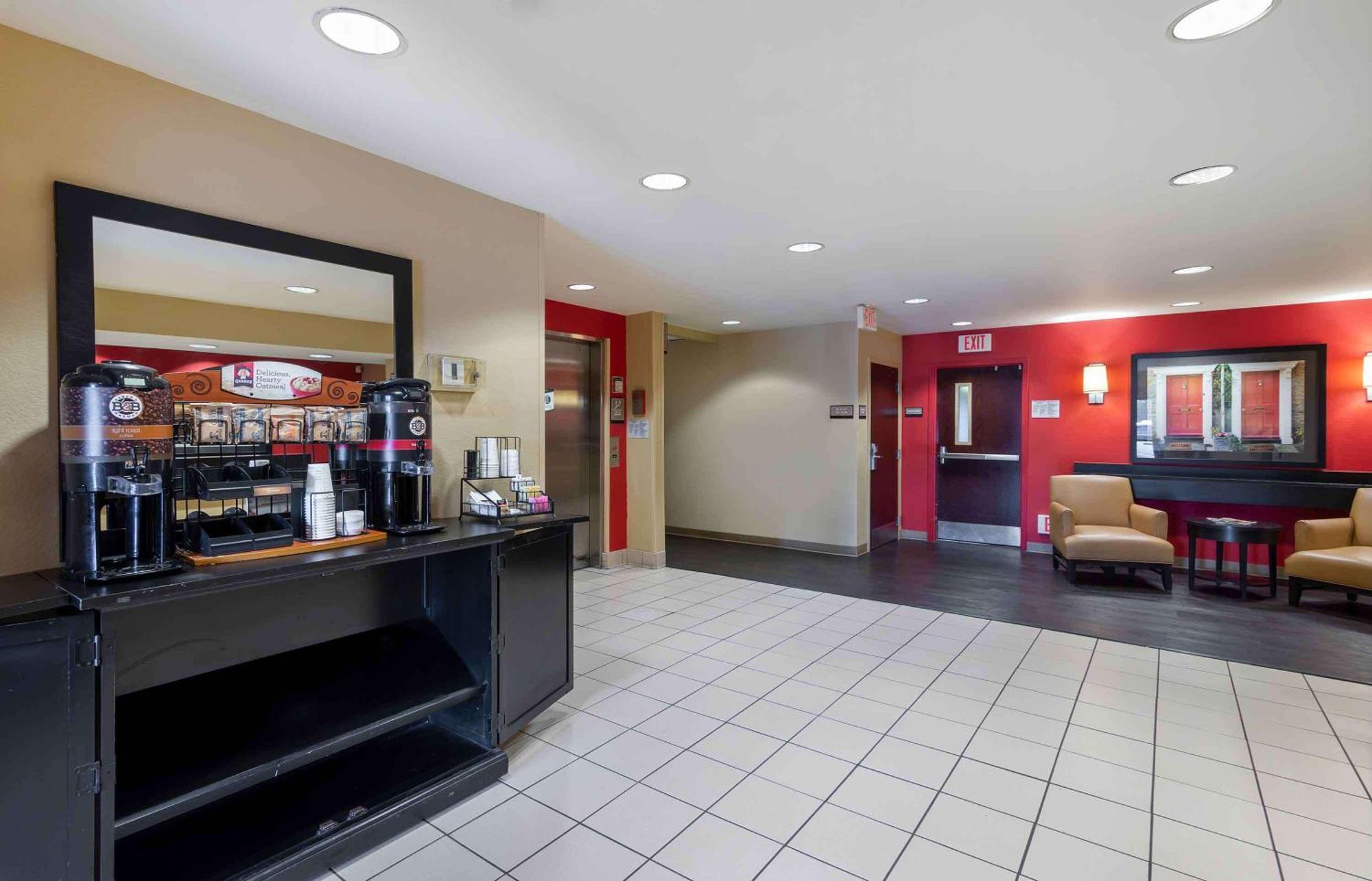 Suburban Studios Columbus Bradley Park Esterno foto