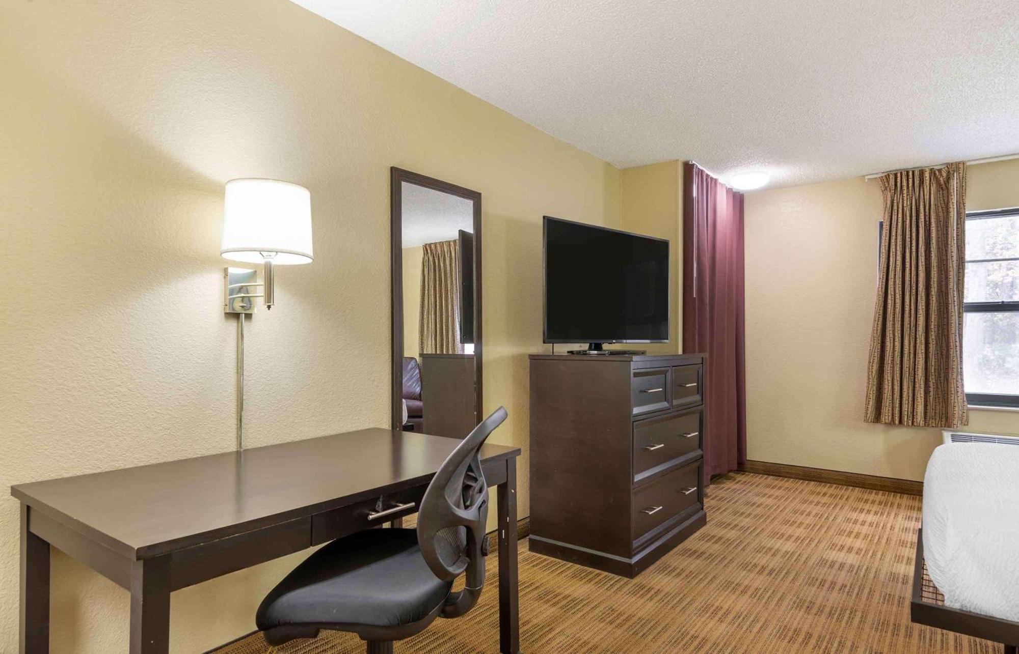 Suburban Studios Columbus Bradley Park Esterno foto