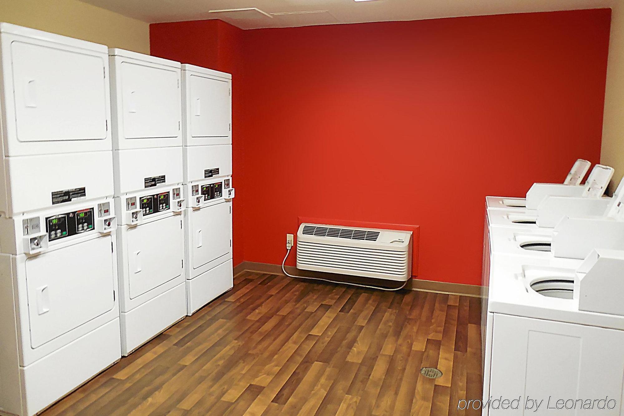 Suburban Studios Columbus Bradley Park Esterno foto