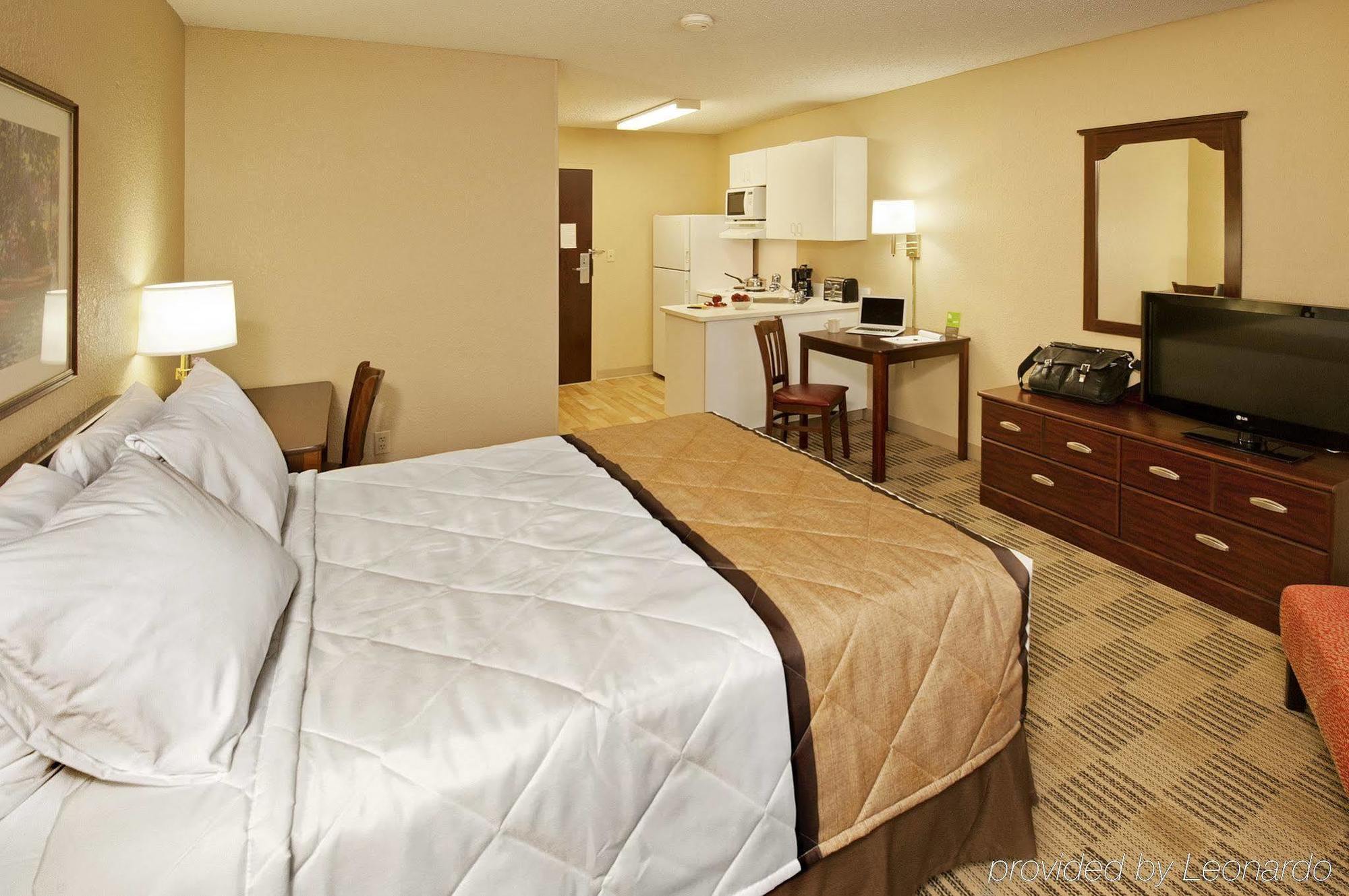 Suburban Studios Columbus Bradley Park Esterno foto