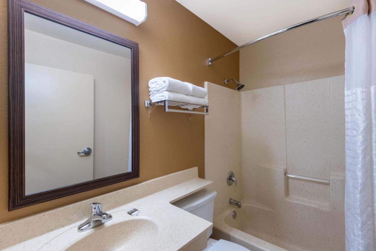 Suburban Studios Columbus Bradley Park Esterno foto