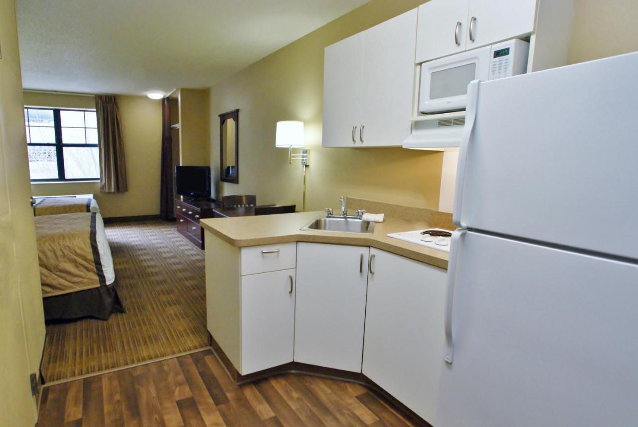 Suburban Studios Columbus Bradley Park Esterno foto